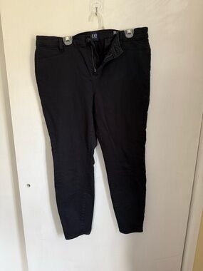 GAP Women's Black Skinny pants